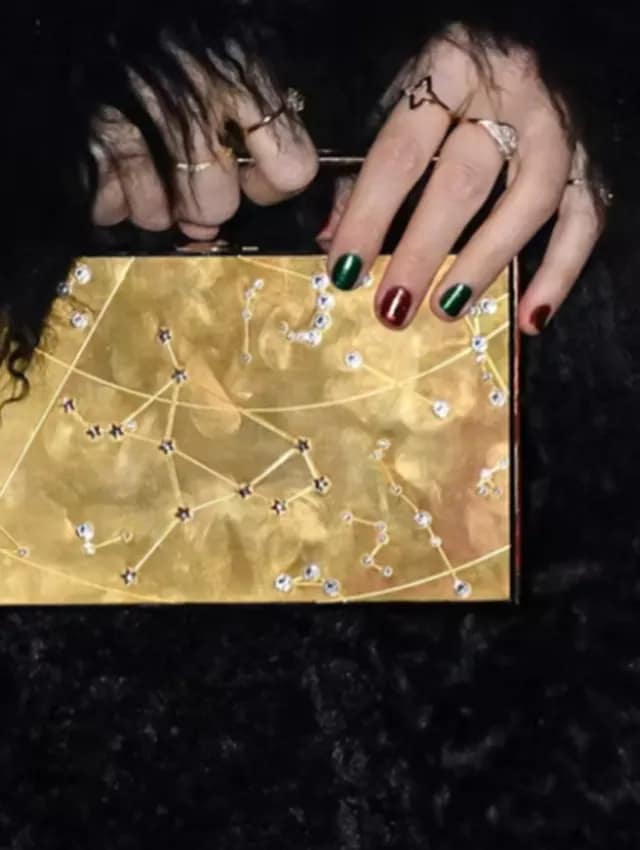 Taylor Swift’s Christmas Nails 02 Taylor Swift’s Christmas Nails