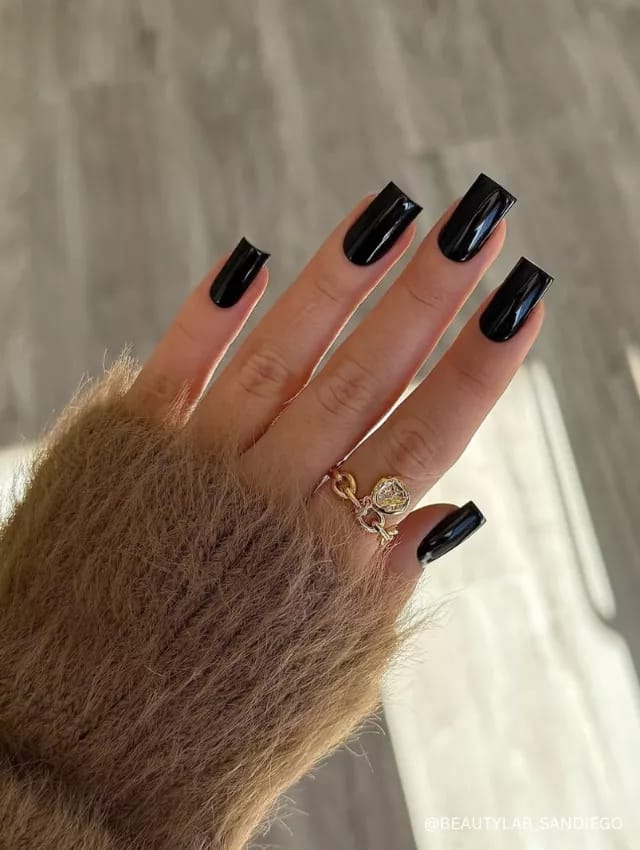 A timeless glossy black nail design with a sleek and sophisticated finish.