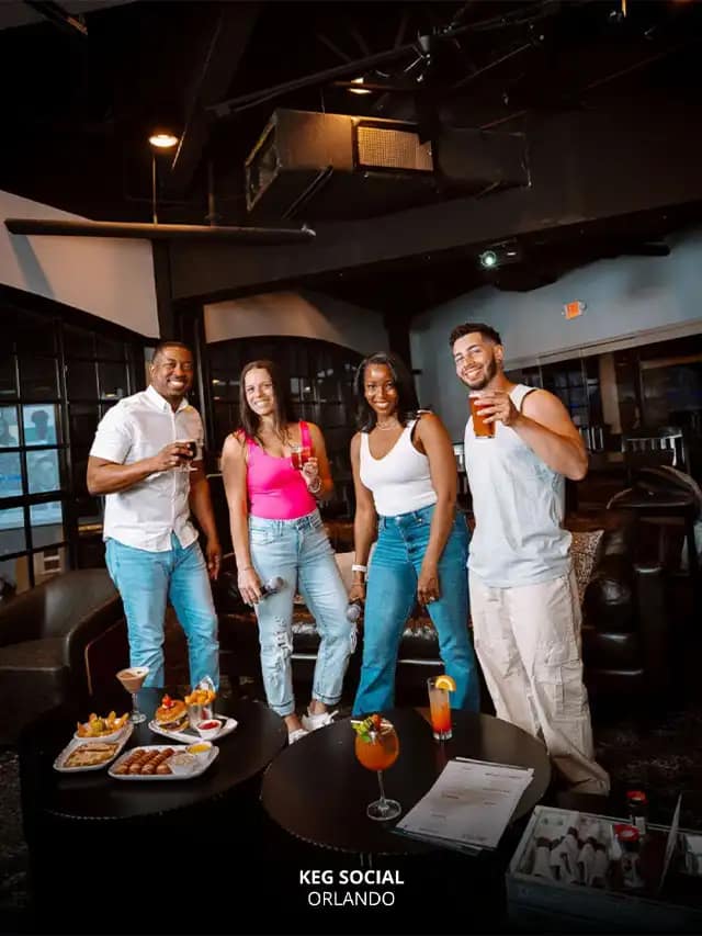 Group of friends enjoying drinks and appetizers at Keg Social in Orlando – Orlando UCF Bars