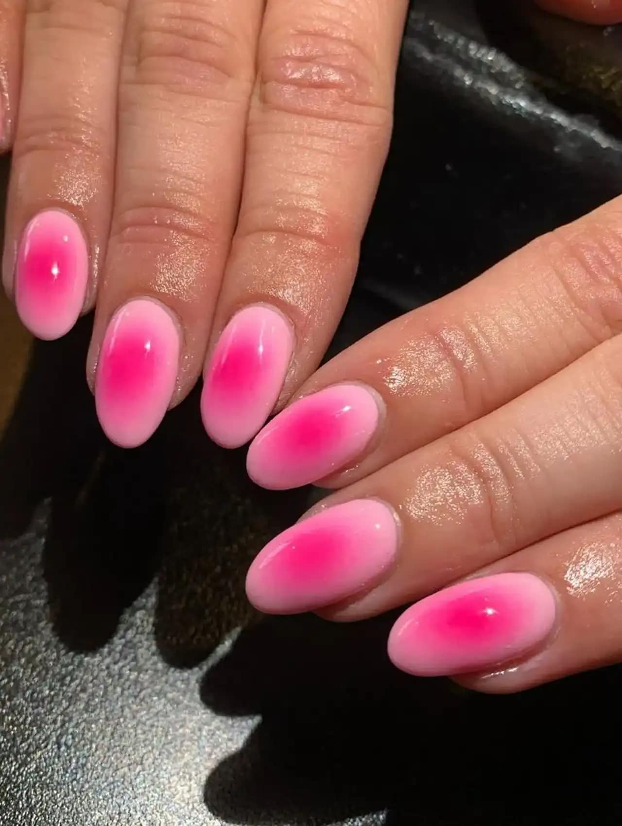 Uñas de Tendencia efecto rubor en tonos rosa degradado